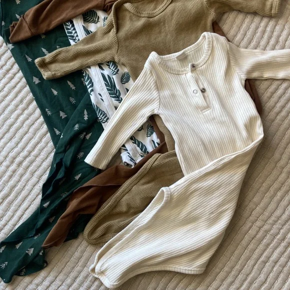 Newborn Knotted Gown Bundle - Picture 3 of 4